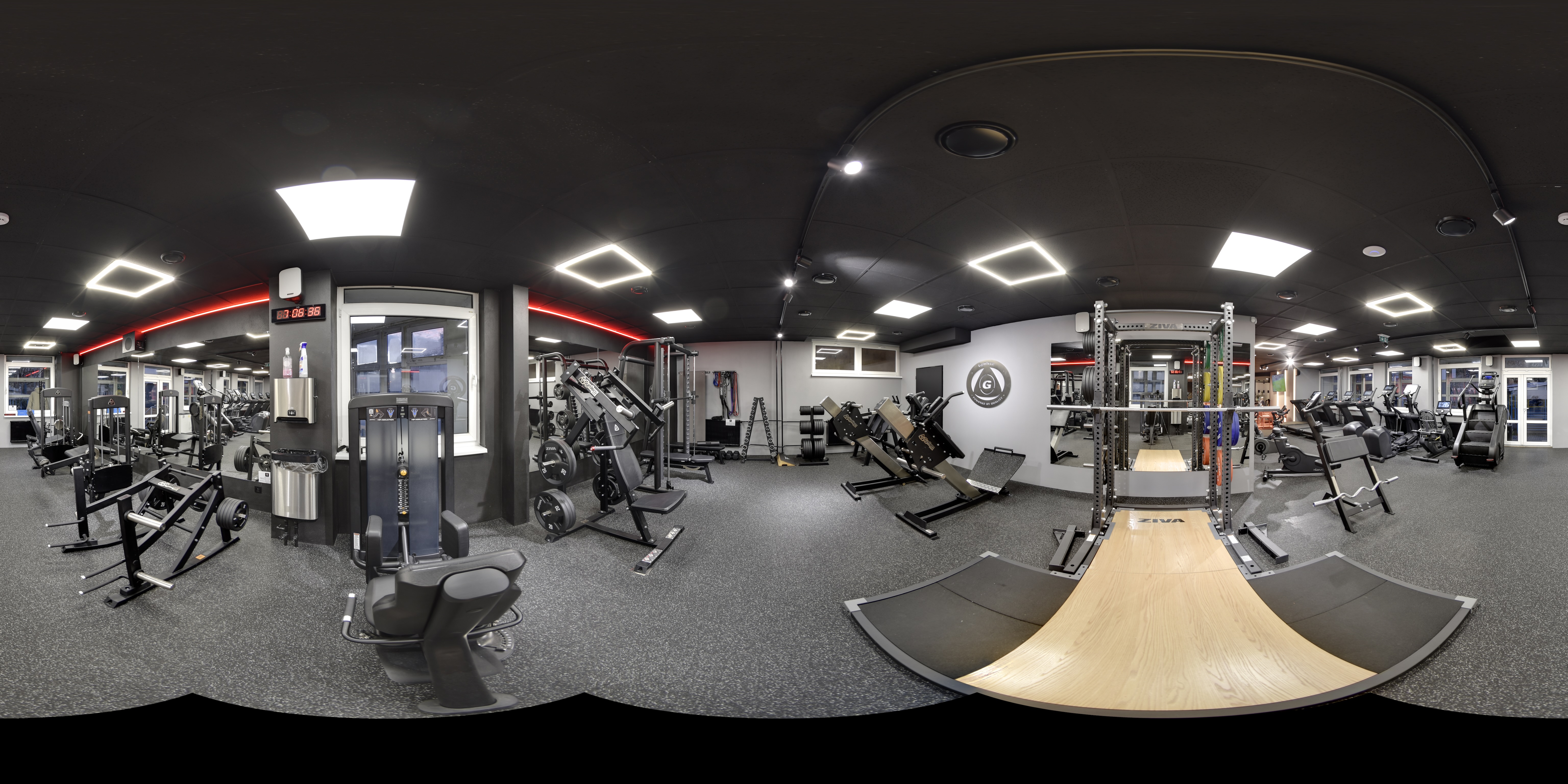Panoramatická fotografia interiéru Future Gym